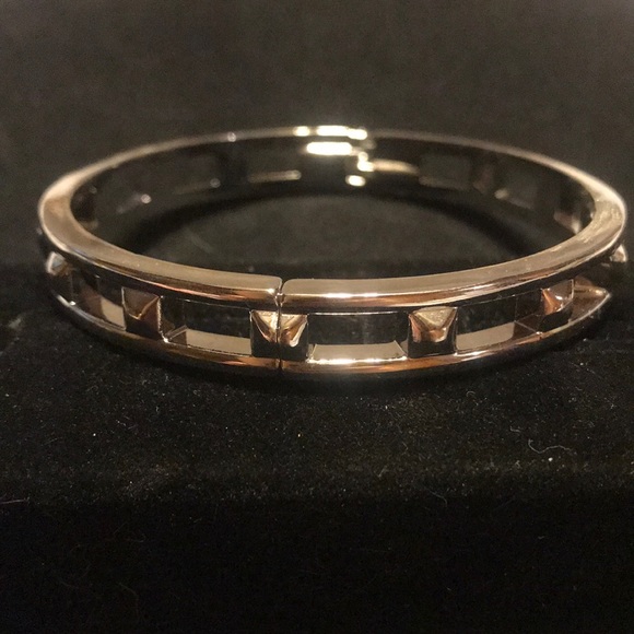 Premier Designs Hinged Bangle - Star Studded - Picture 1 of 3